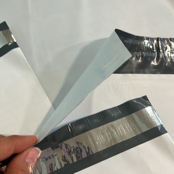 (50) Poly Mailer in Mix & Various sizes - Picture 4 of 5